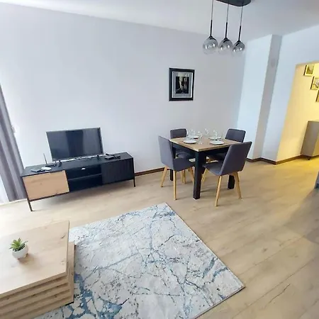 아파트 Elegance Estate - Free Parking *