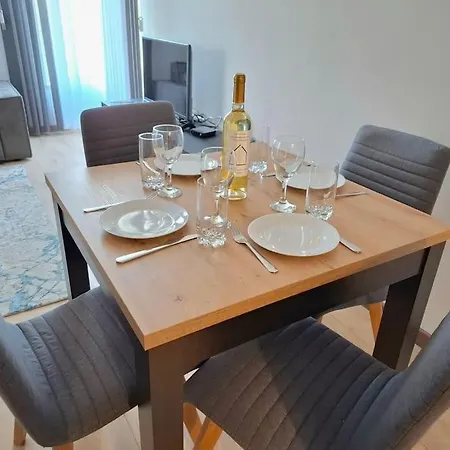 Elegance Estate - Free Parking וארנה