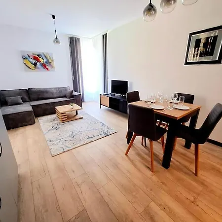Elegance Estate - Free Parking וארנה