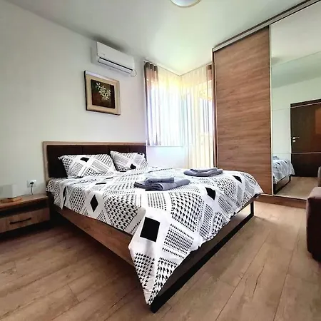 Elegance Estate - Free Parking דירה